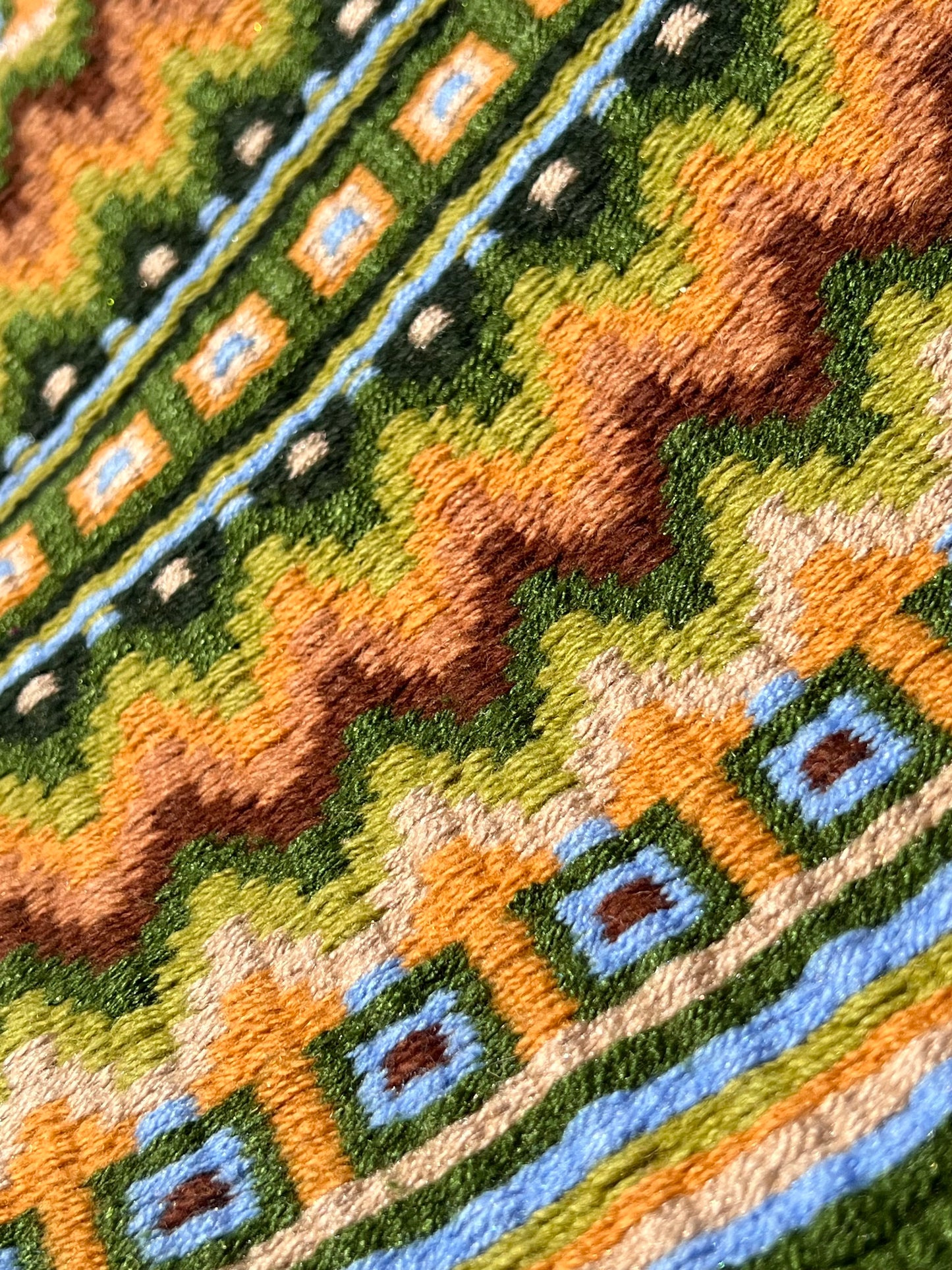 Beautiful custom design oversized show pad